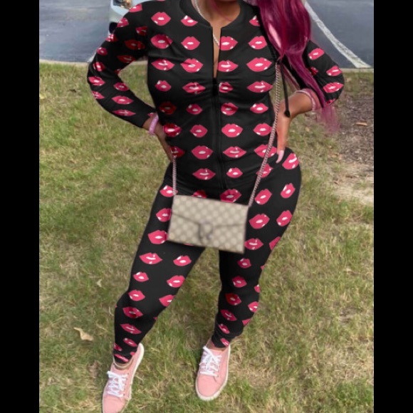 💋💋💋 LIPS Zip up 💋💋Jacket Style Top & Joggers/Leggings/Pants Outfit - Picture 3 of 5